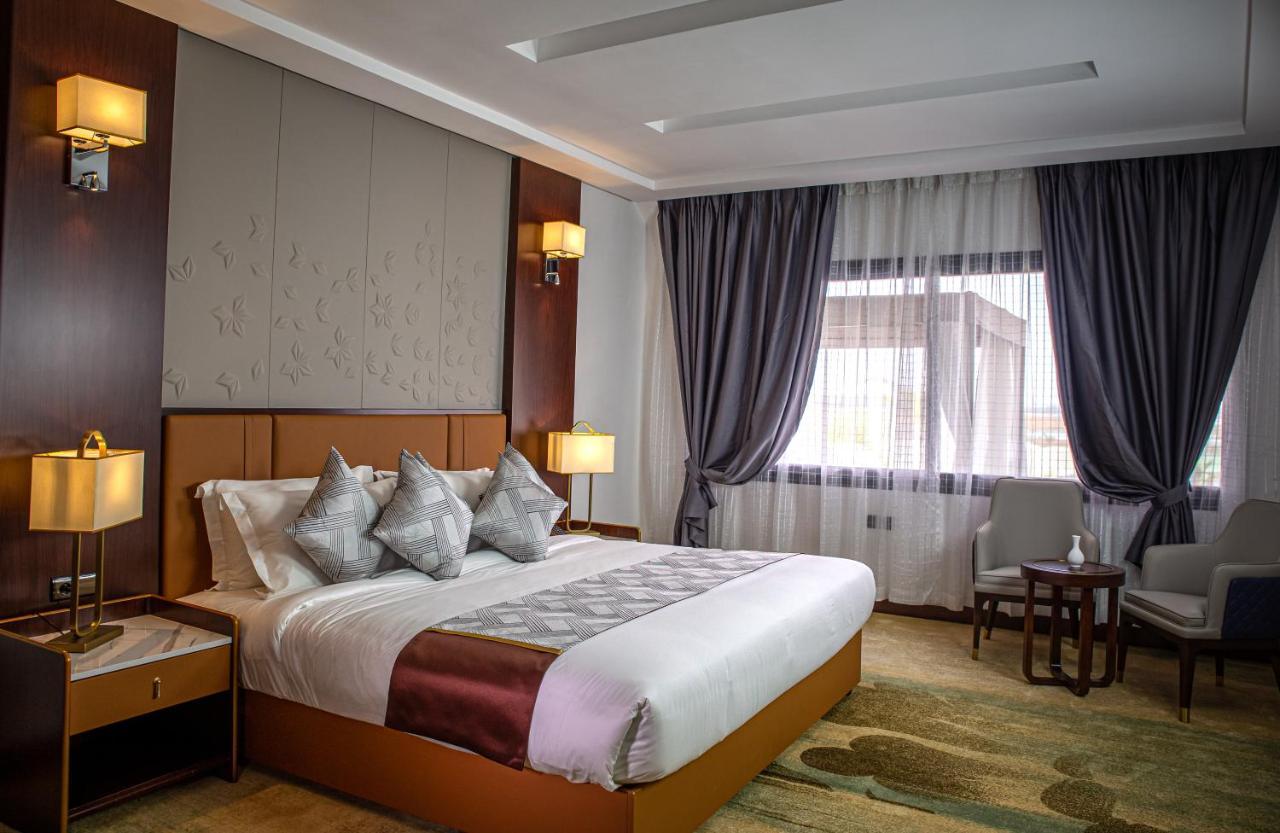 Waves Aqua Resort Κενίτρα Εξωτερικό φωτογραφία A bedroom at the hotel