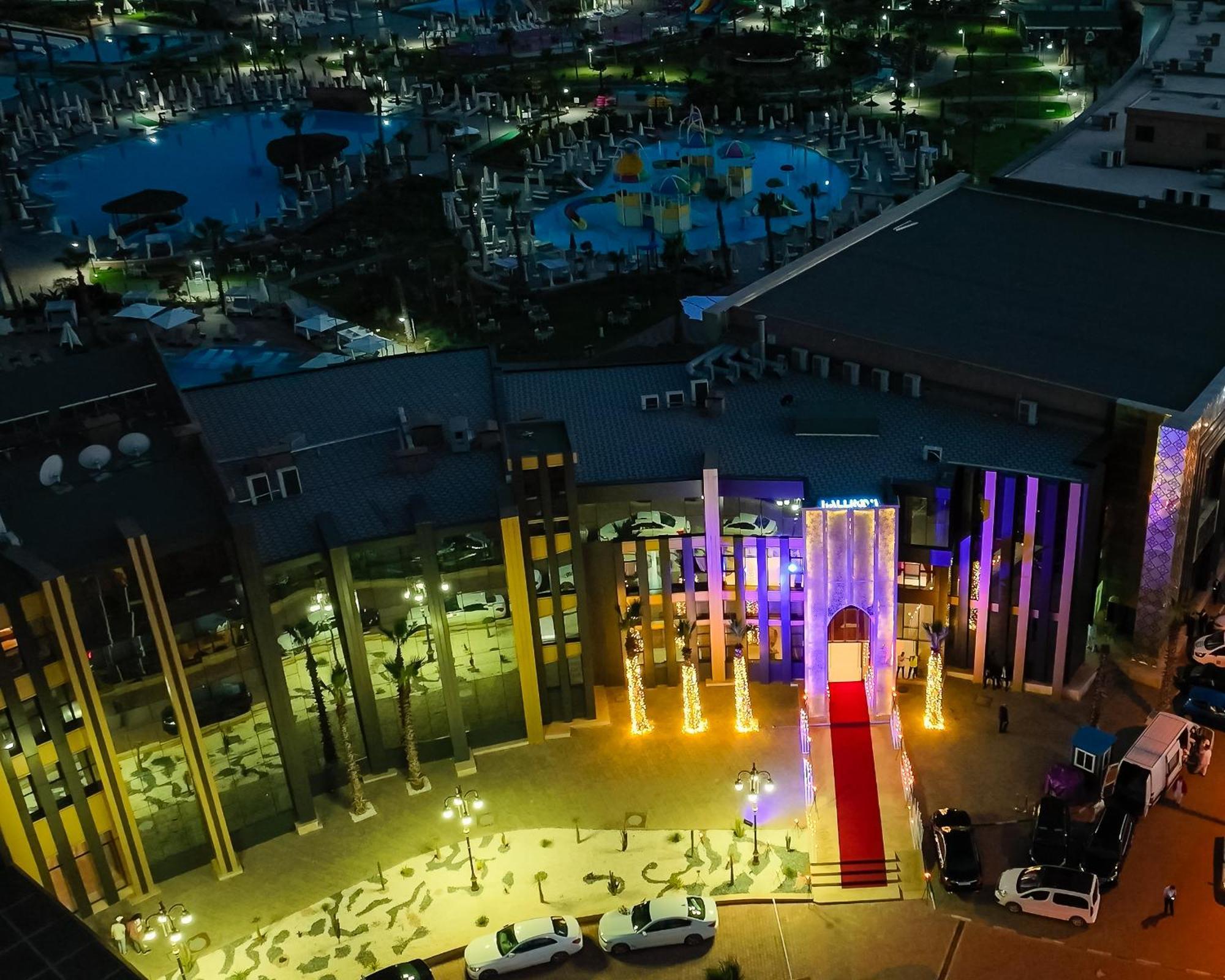 Waves Aqua Resort Κενίτρα Εξωτερικό φωτογραφία The Marina at night